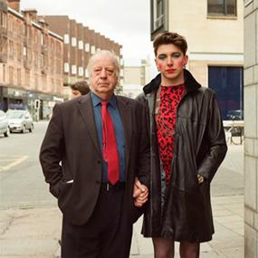 AEF-Londres---WALKING-HOLDING©Rosie-Healey