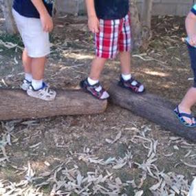 DONT’FALL IN THE WATER© Libre de droit